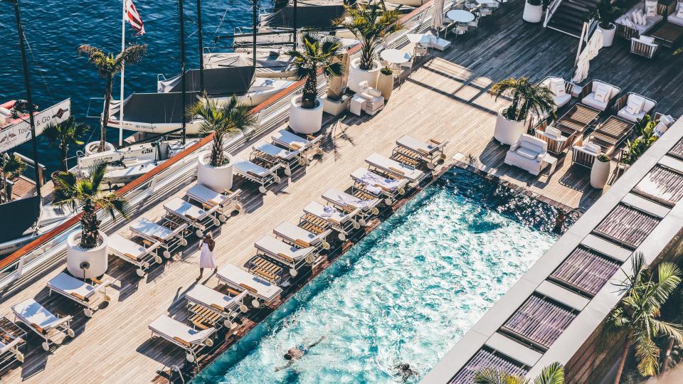 resort-hotel_E0RGSJ0T9R.jpg