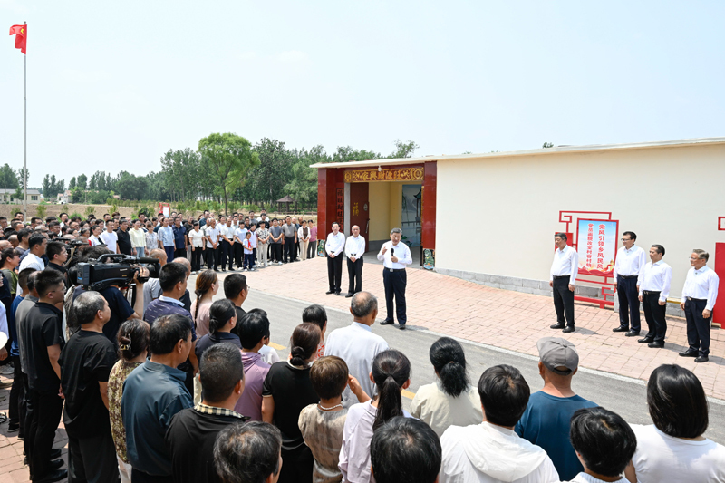 6月24日，中共中央总书记、国家主席、中央军委主席习近平在山东省德州市考察.JPG